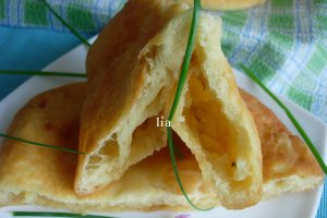 Placinte ardelenesti, umplute cu cartofi copti si aroma de ceapa
