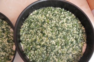 Placinta taraneasca cu cas de oaie,marar si ceapa verde