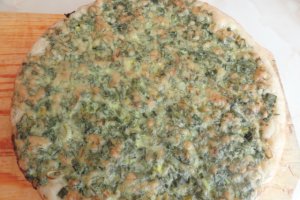 Placinta taraneasca cu cas de oaie,marar si ceapa verde