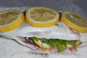 Dorada pe pat de sare