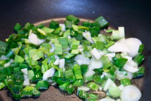 Spaghettini cu sos simplu şi ierburi aromatice