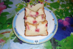 Chec din albusuri cu capsuni