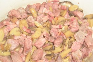 Mancare cu carne de porc,costita afumata,ghimbir si orez salbatic