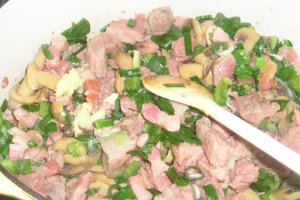 Mancare cu carne de porc,costita afumata,ghimbir si orez salbatic