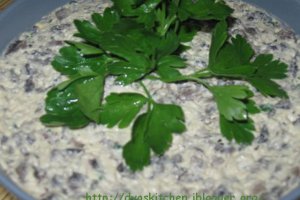Salata de ciuperci cu piept de pui si patrunjel