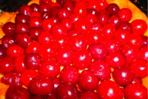 Deliciu de vara cu capsuni si visine