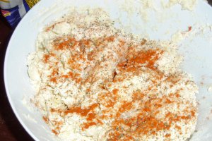 Saratele din iaurt cu feta si oregano