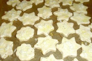 Saratele din iaurt cu feta si oregano