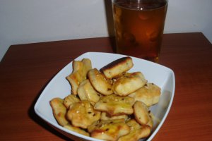 Saratele din iaurt cu feta si oregano