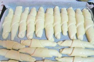 Cornuri pufoase cu gem si nuca de cocos