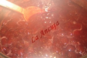 Gem de capsuni