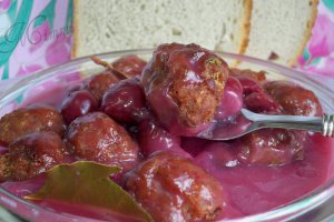 Chiftelute marinate in sos de visine