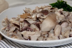 Pateuri cu ciuperci, cașcaval și ceapă caramelizată