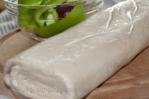 Pateuri cu ciuperci, cașcaval și ceapă caramelizată