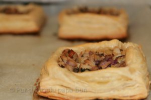 Pateuri cu ciuperci, cașcaval și ceapă caramelizată