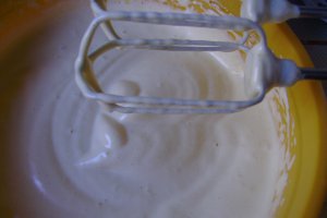 Pandişpan cu cireşe şi coacăze roşii