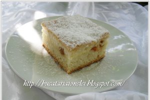 Reteta delicioasa de prajitura turnata cu branza si stafide