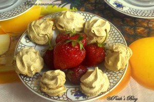 Spuma de capsuni cu bezea caramelizata