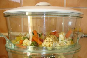 Miel la cuptor cu garnitura de legume