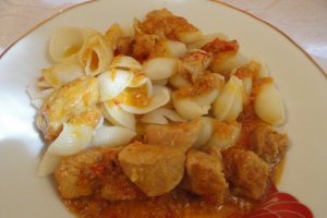 Carne de porc cu paste conchiglie