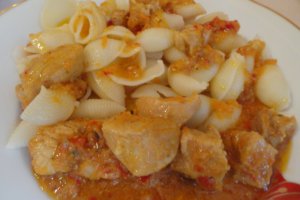 Carne de porc cu paste conchiglie