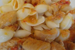 Carne de porc cu paste conchiglie