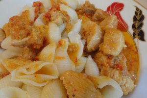 Carne de porc cu paste conchiglie