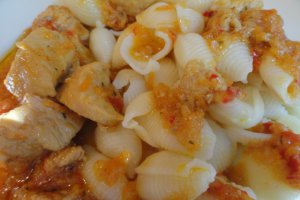 Carne de porc cu paste conchiglie