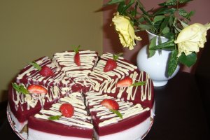 Tort cu branza si capsuni