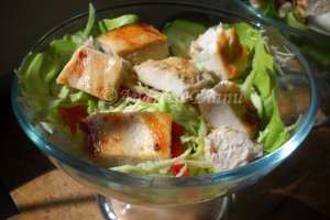 Salata de legume cu pui si iaurt