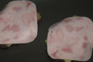 Sandwich cu oua si cartofi