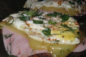 Sandwich cu oua si cartofi