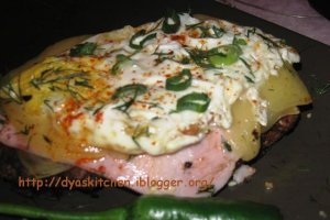 Sandwich cu oua si cartofi
