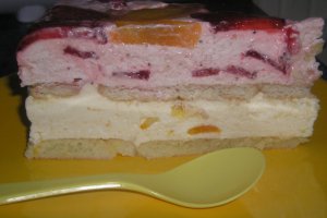 Tort Diplomat cu capsuni si piersici