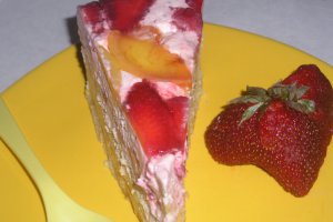 Tort Diplomat cu capsuni si piersici