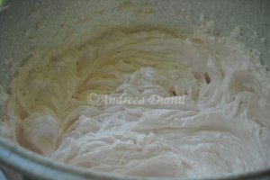 Prajitura cu crema de capsuni si iaurt