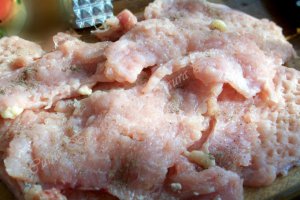 Piept de curcan in sos de piper roz