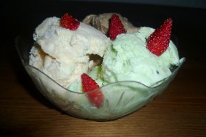 Inghetata de pepene galben, kiwi si ciocolata