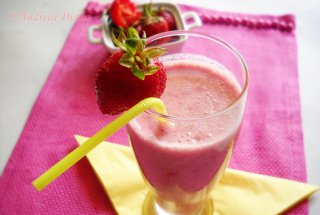 Smoothie de capsuni cu iaurt