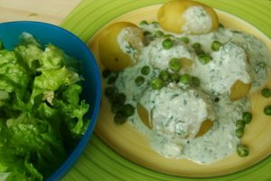Cartofi noi cu mazare in sos de ricotta si marar