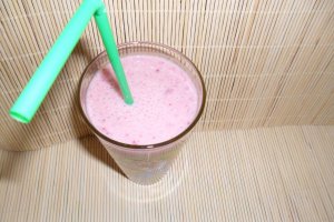 Milkshake de capsuni cu banane