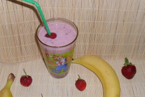 Milkshake de capsuni cu banane
