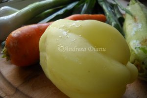 Mancare de mazare cu carne de porc