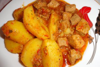 Gulas cu carne de porc