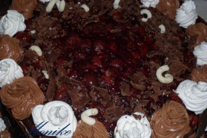 Tort cu ciocolata si visine