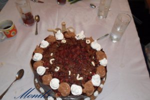 Tort cu ciocolata si visine