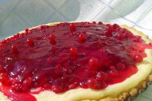 Tartă cu urdă şi coacăze roşii
