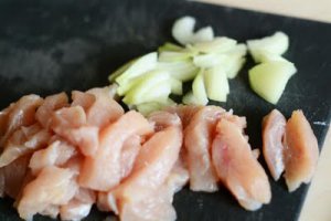 Pui cu curry si caju