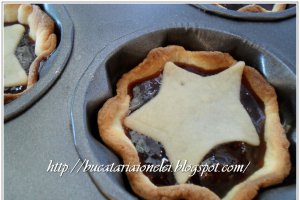 Mini - tarte cu dulceata de capsune