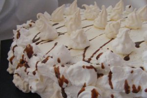 Tort cu lemon curd si mousse de ciocolata alba